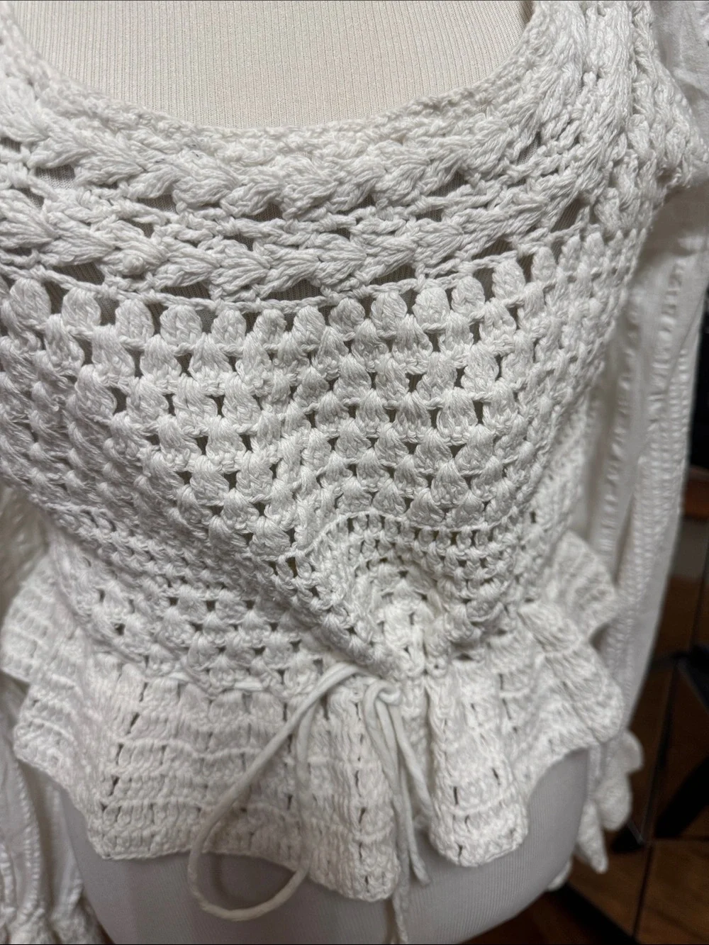 Free People White Crochet Drawstring Waist Women’s Top Size XL pre-owned.